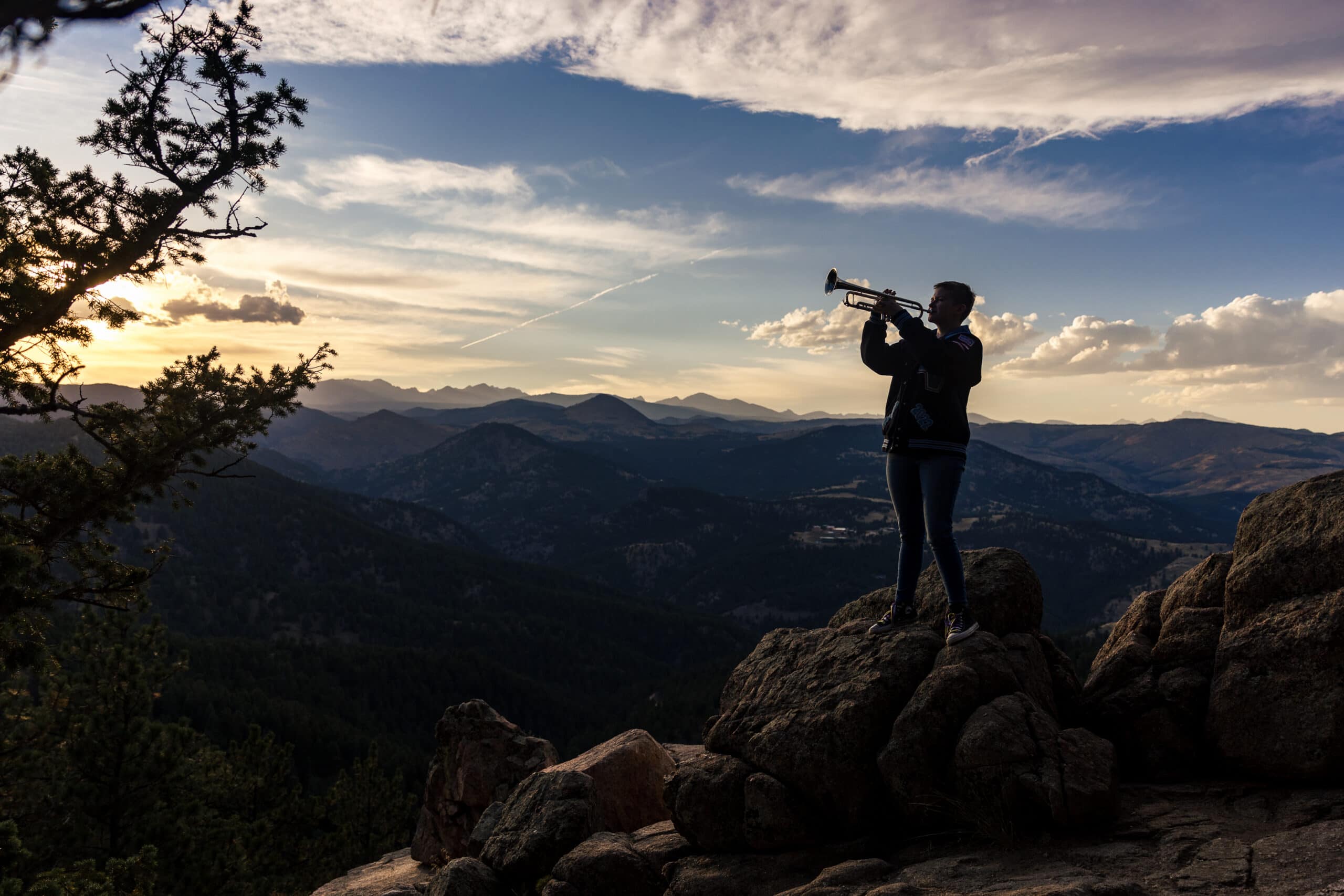 Colorado Senior Pictures photographer captures sunset from rocky mountain overlook